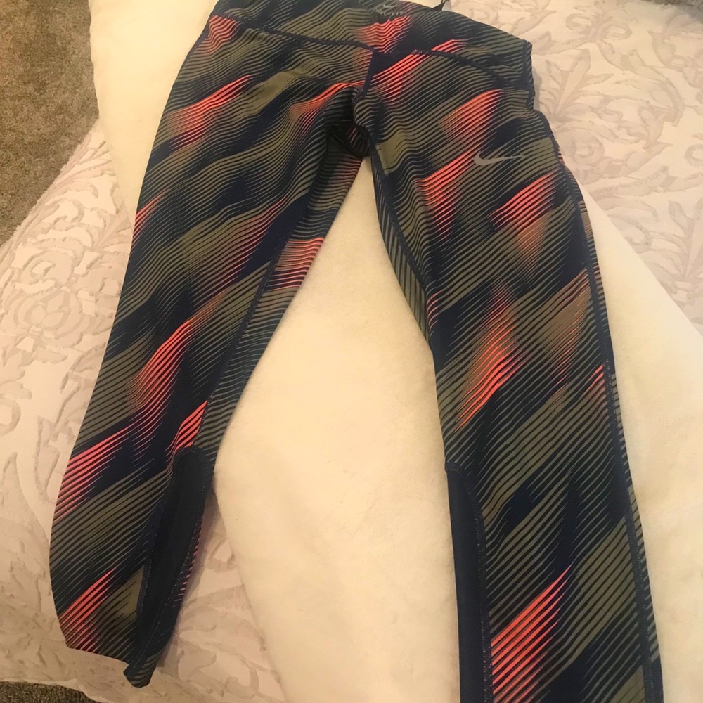 Nike Multi-color Print Crop Leggings | M